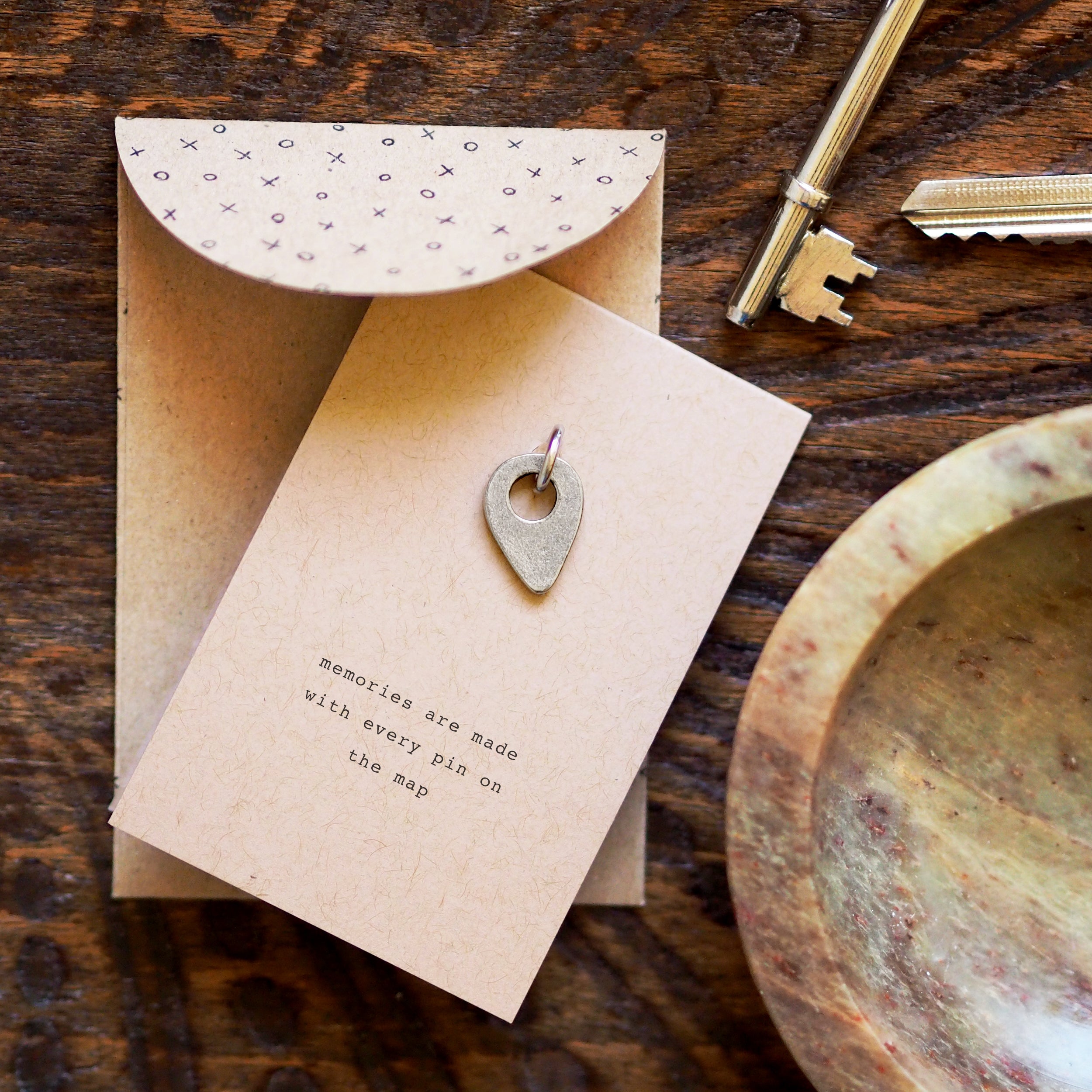'Memories are Made with Every Pin on the Map' Keyring Charm – Kutuu