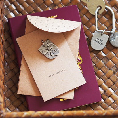 'Safe Travels' Keyring Charm