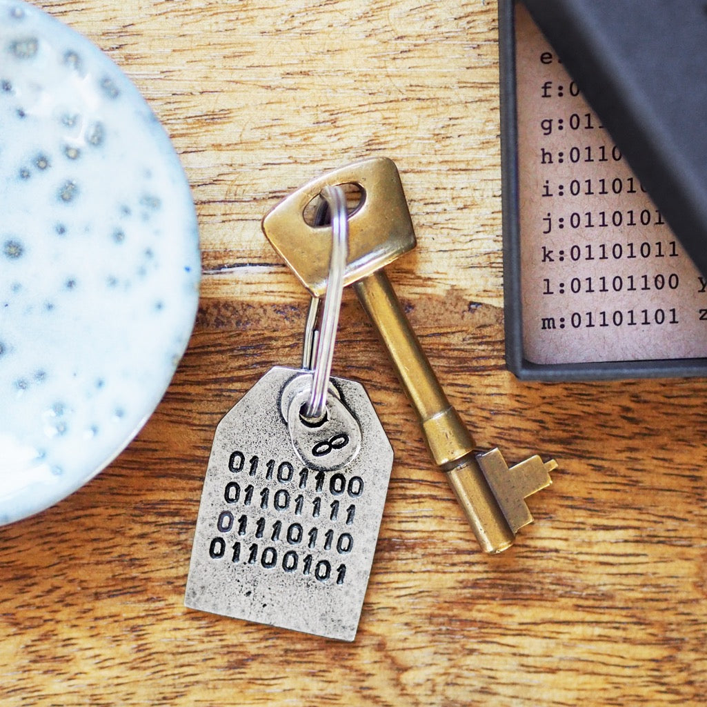 Binary Code Message Keyring – Kutuu